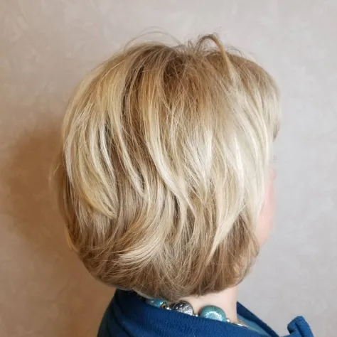 Medium Rounded Layered Cut