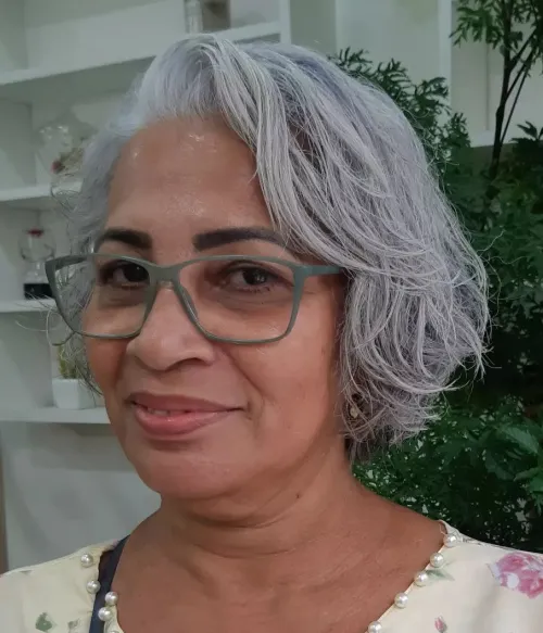 Shaggy Layers on a Short Bob