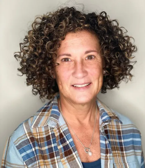 Short Curly Hairstyle with Subtle Highlights