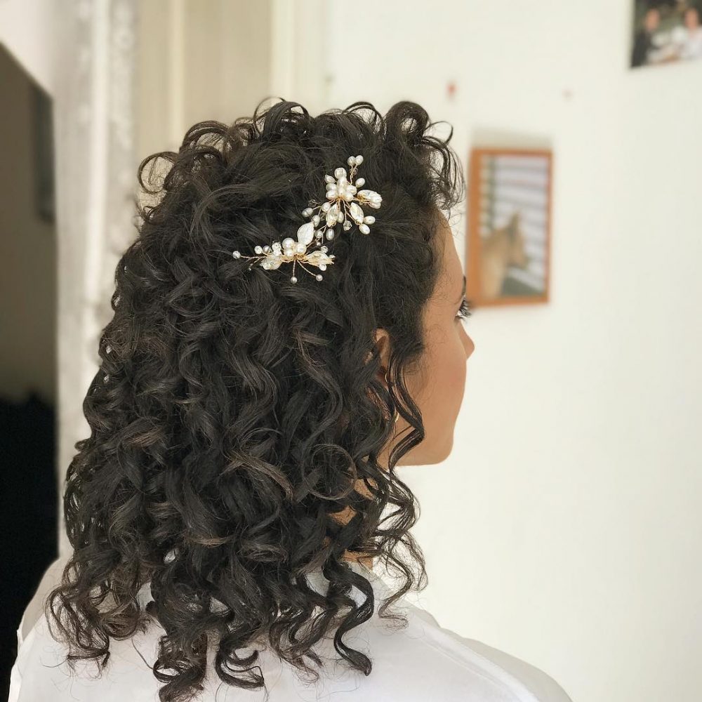 curly half up half down 1