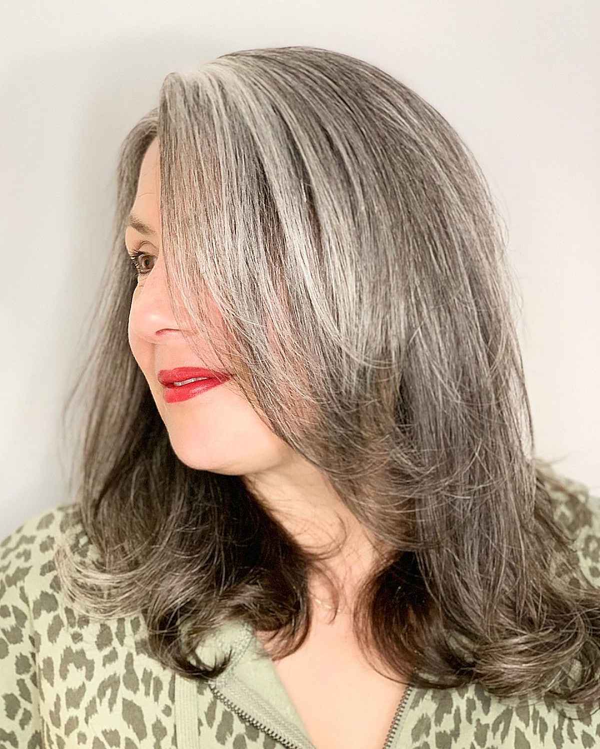 face framing cut for overweight women over the age of 50