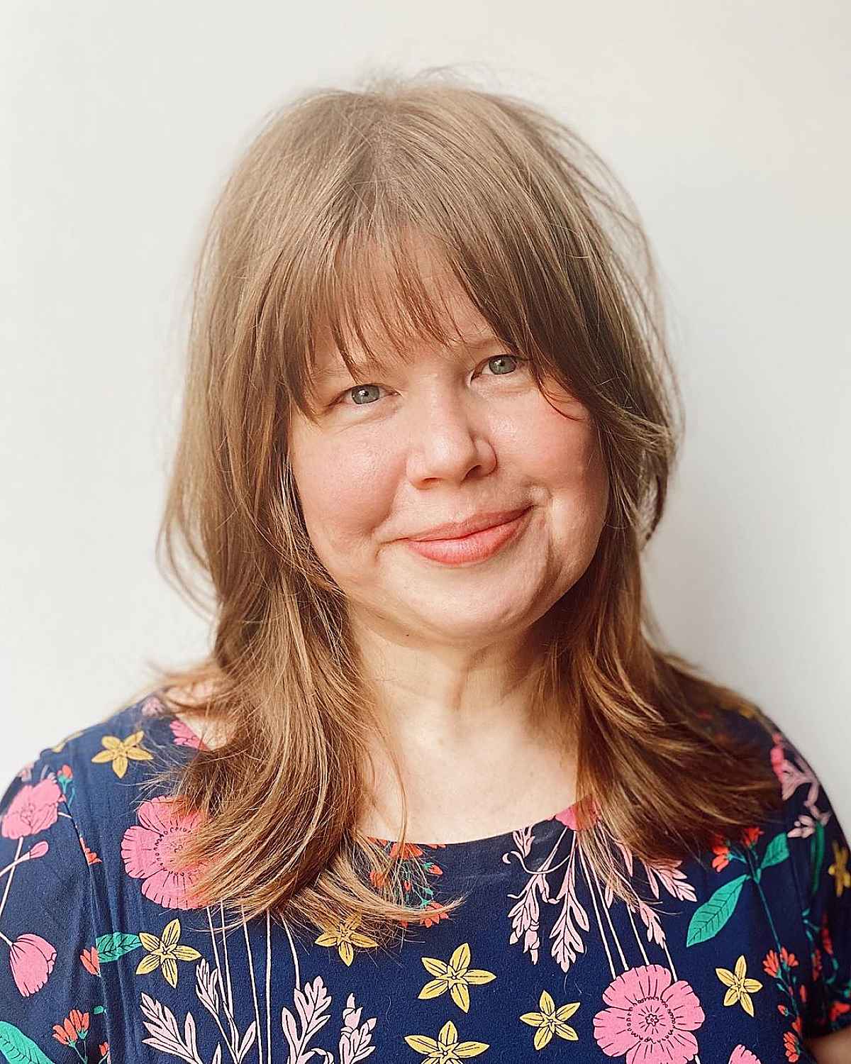 haircut for fifty year old women with a round face shape
