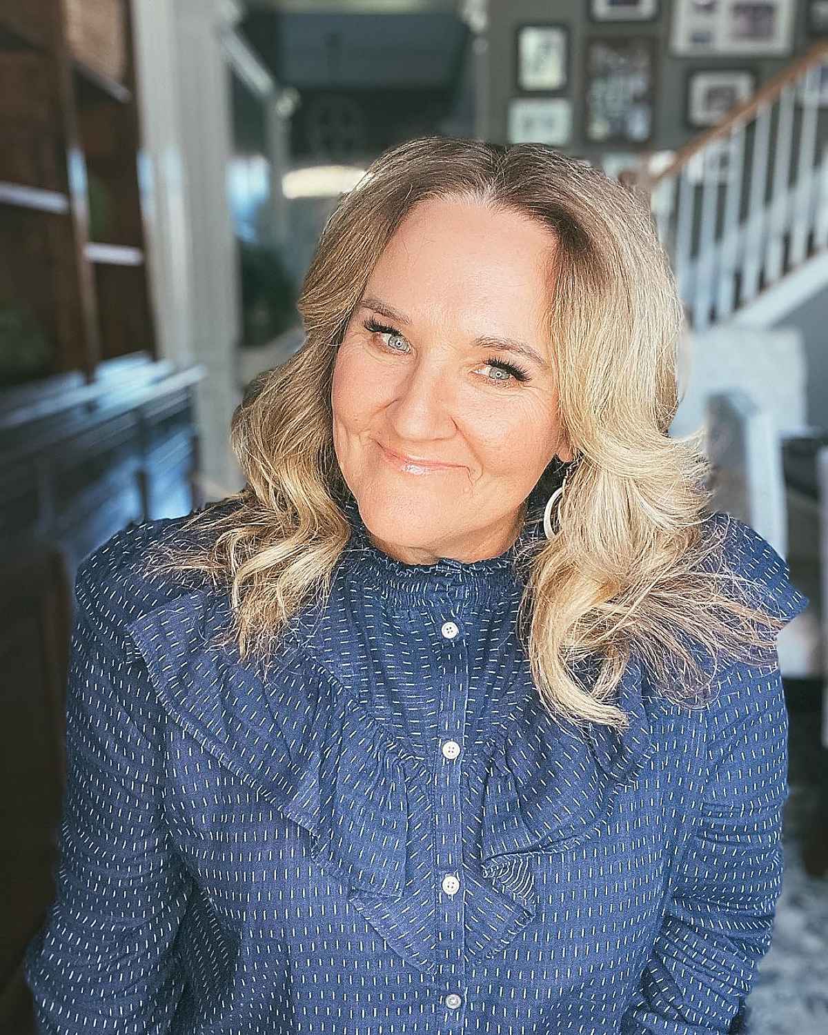 hairstyle for overweight women over 50 with wavy hair