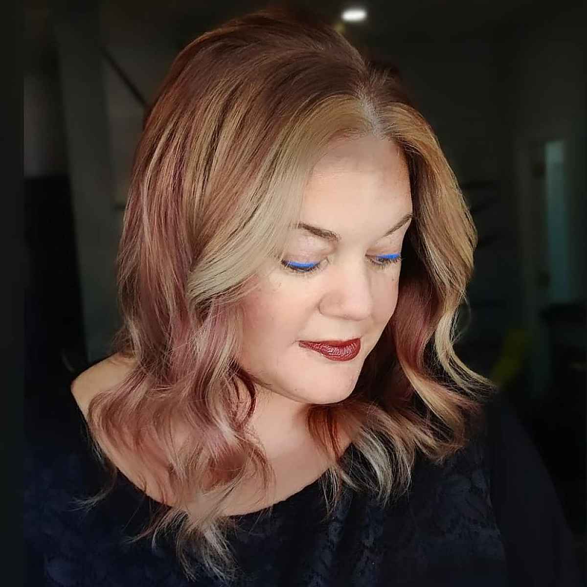 pinot noir with face framing beige blonde highlights fall hair color for grandma