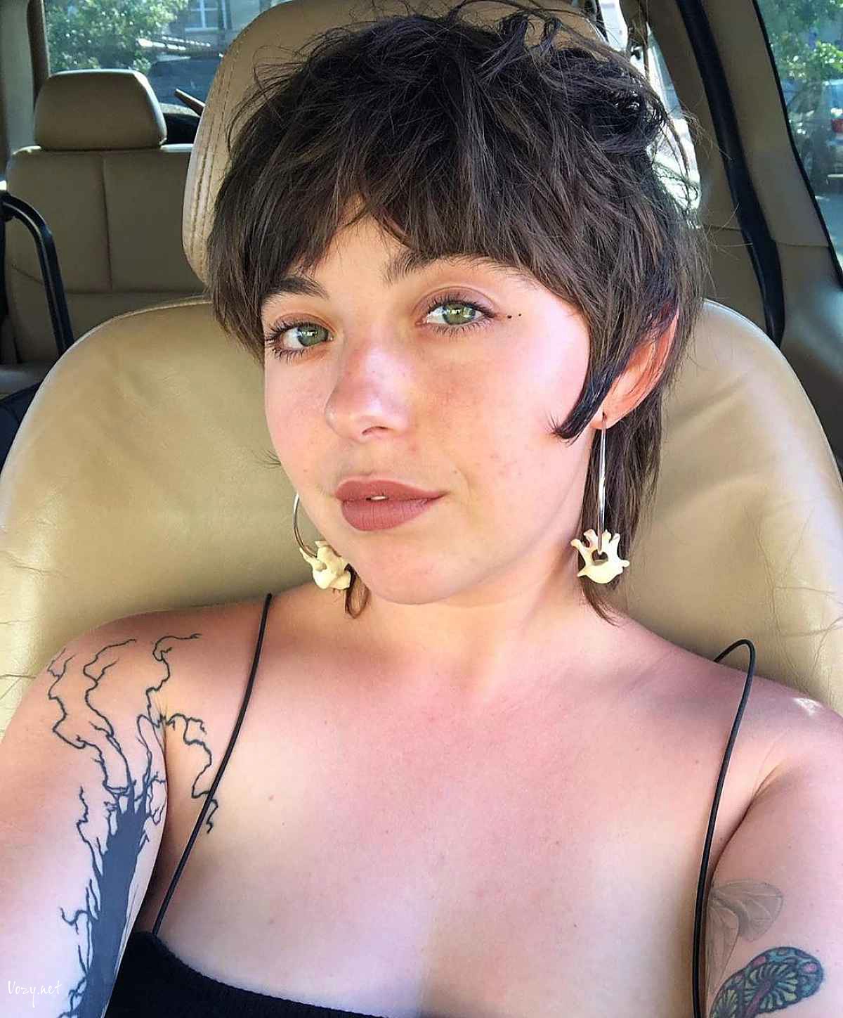 shaggy pixie haircut with bangs