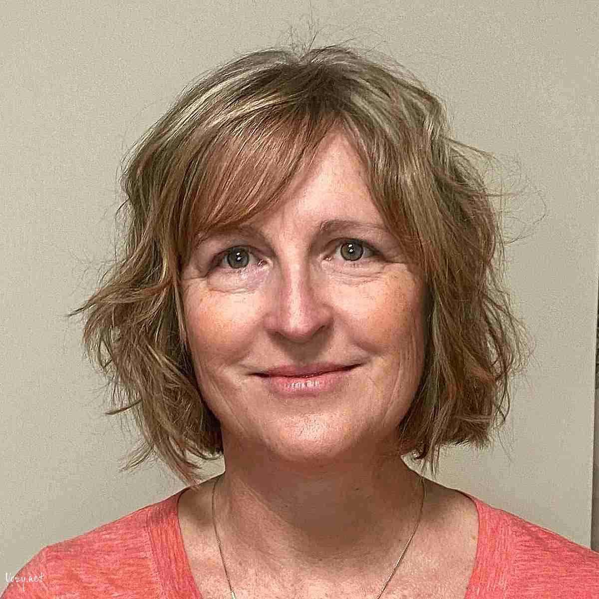 short honey blonde hair with tousled layers for 50 year old women