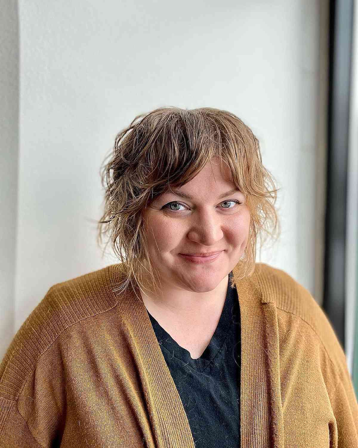 short messy shag with curtain bangs on thin hair for awash and go style
