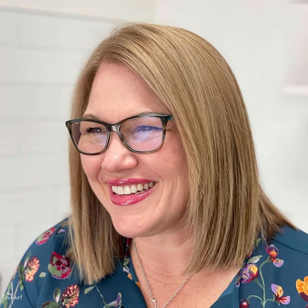 the long bob haircut for a woman over 50 with a round face