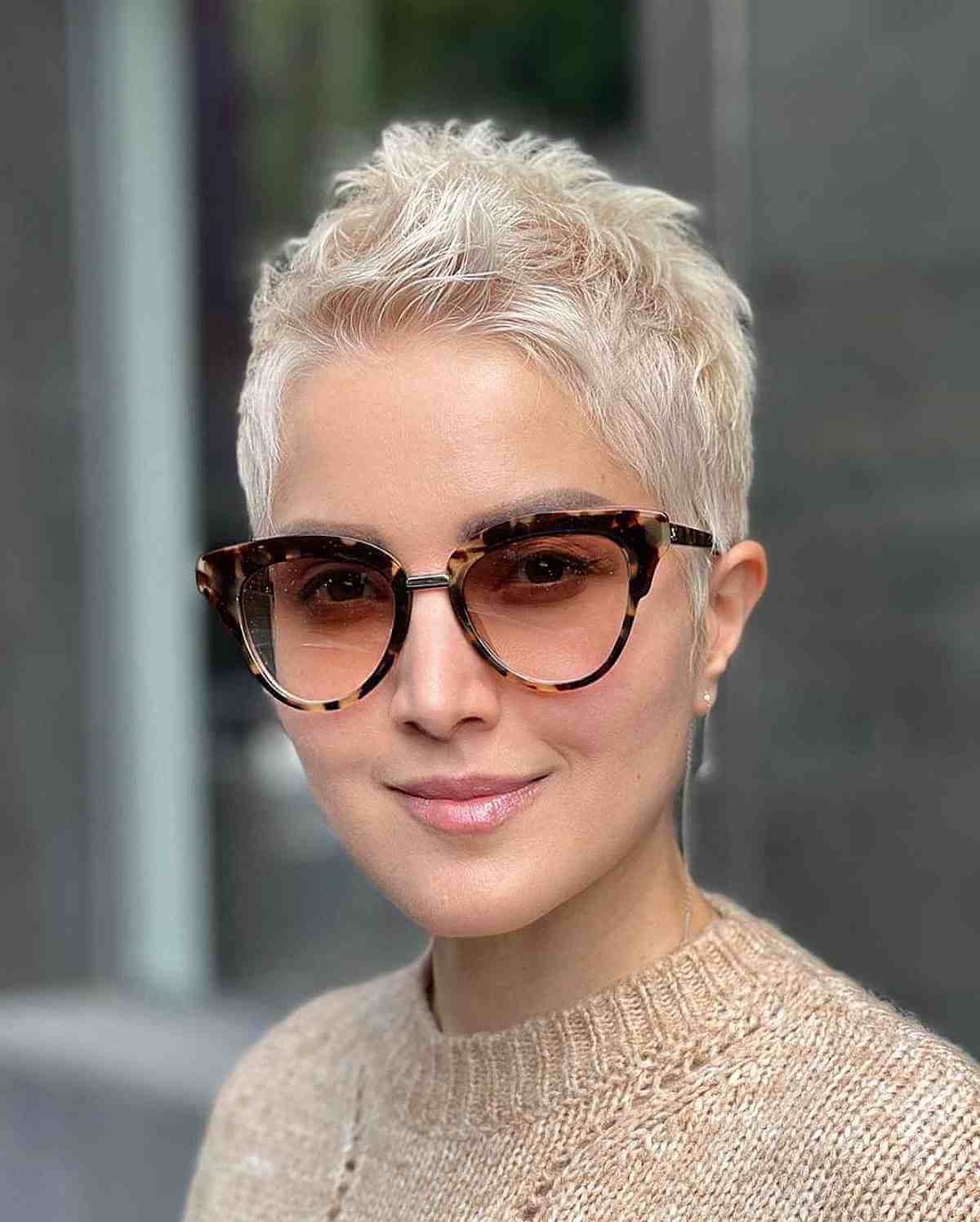 the perfect pixie cut for women with oval faces