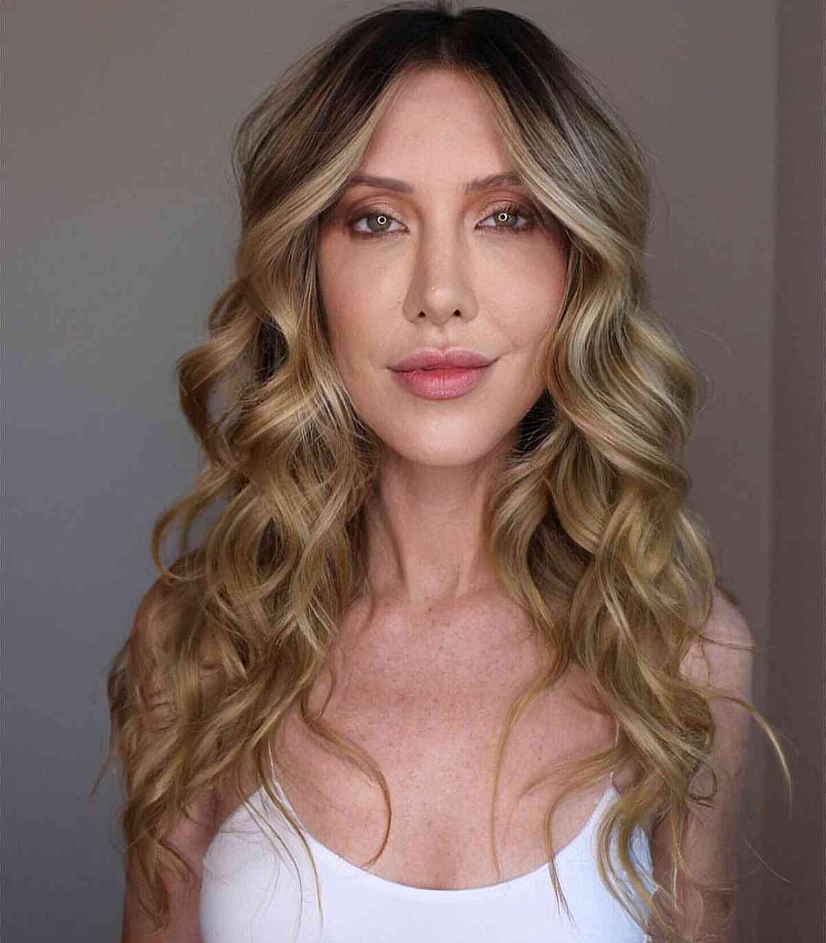 voluminous wavy hair with honey tones for oval faces