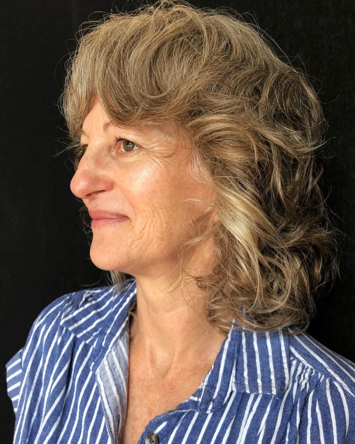 voluminous wavy hairstyle with feathered layers