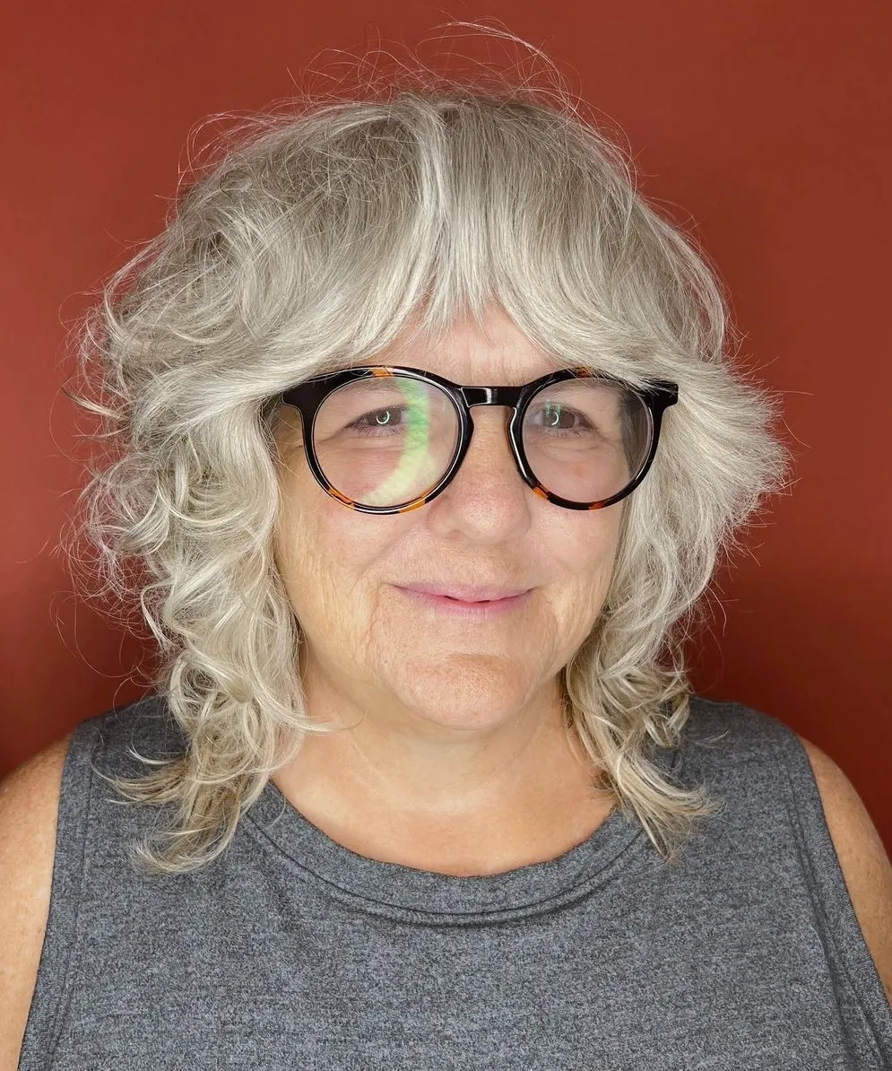 Charming Short Shag for a Round Face