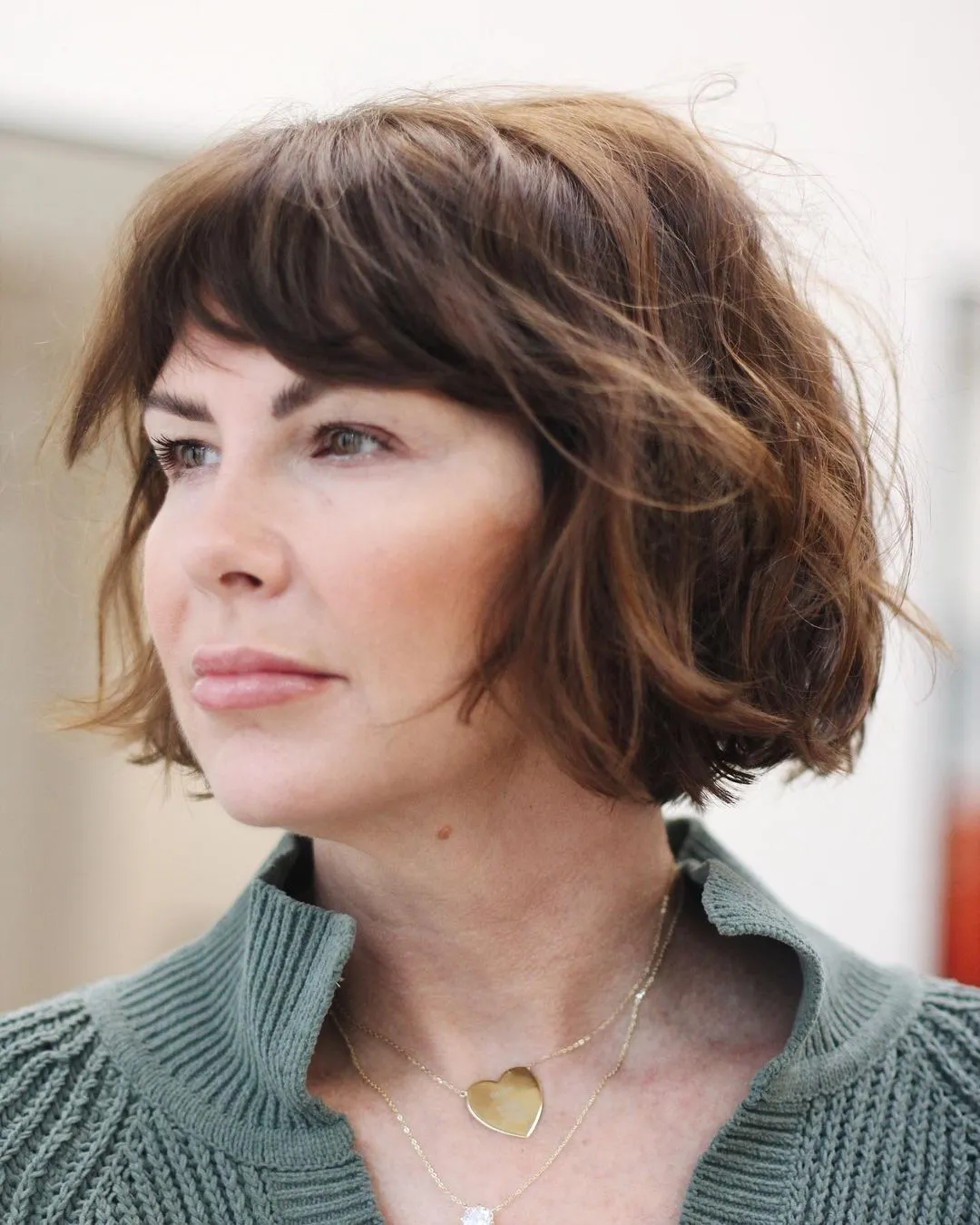 Chic Brunette Bob with Soft Waves
