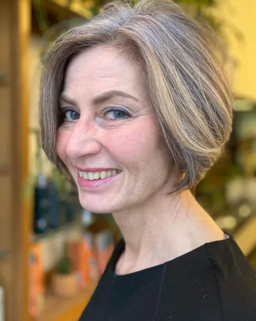 Neck Length Flowy Bob for Over 60