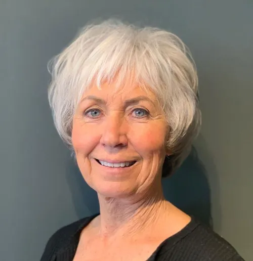 Short Feathered Hairstyle for Older Women