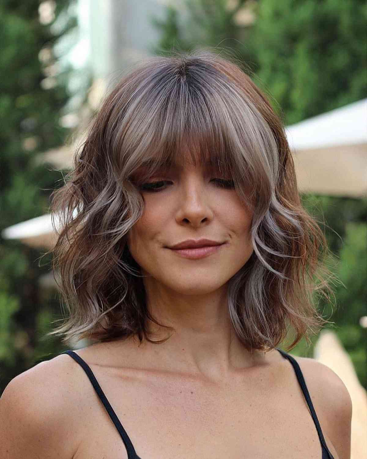 blonde highlights on a medium cut for 40 year olds