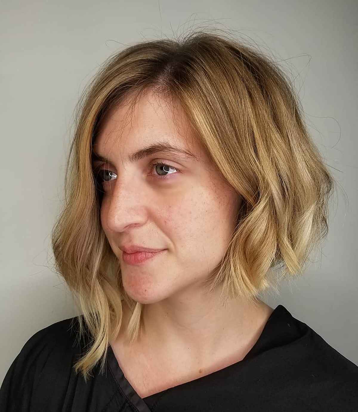chic collarbone length asymmetrical cut