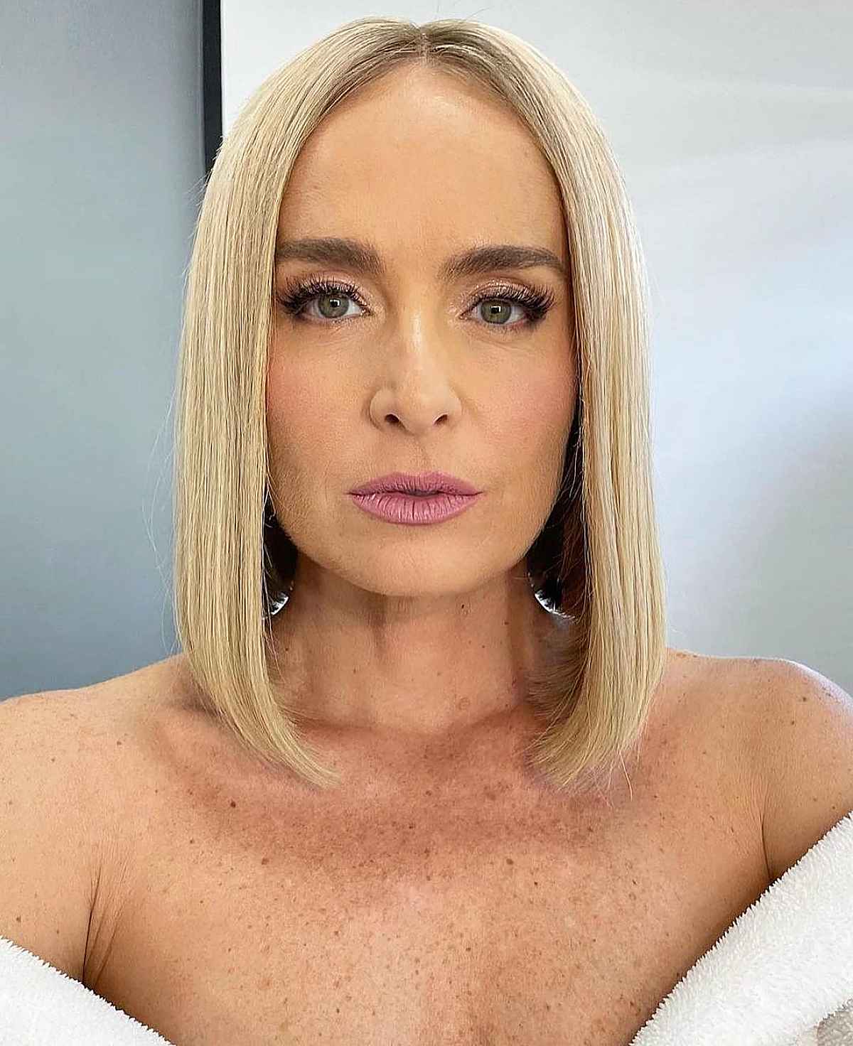 chic sleek bob for shoulder length hair