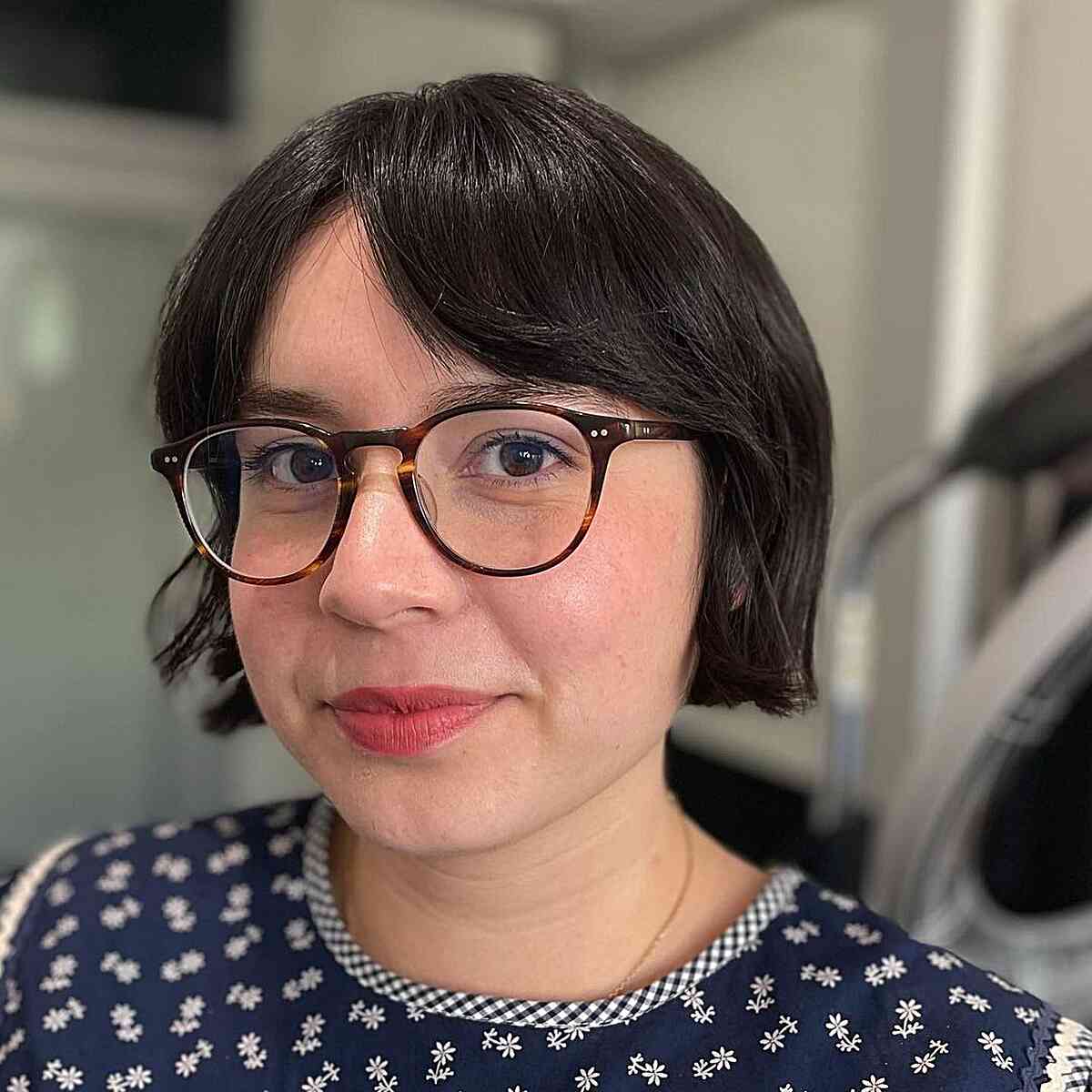 jaw length middle part bob and fringe for round face shapes