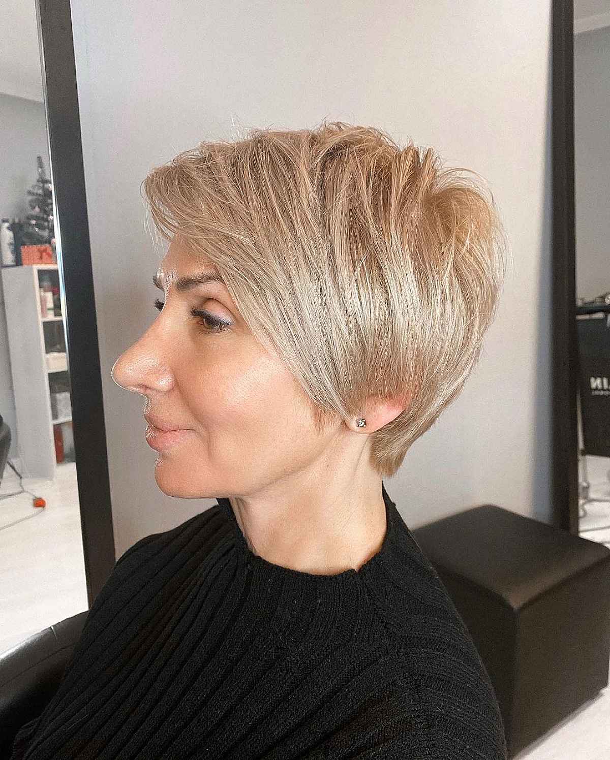 long pixie cut with side bangs for women over thirty