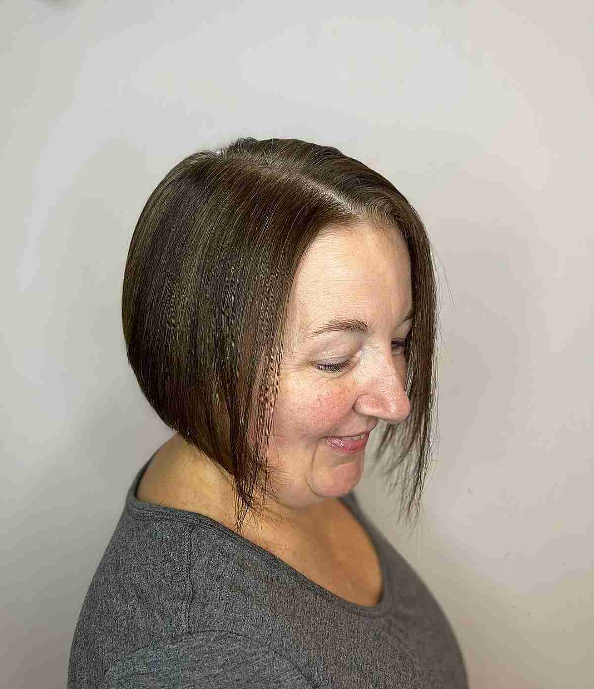 low maintenance graduated bob haircut for thin hair