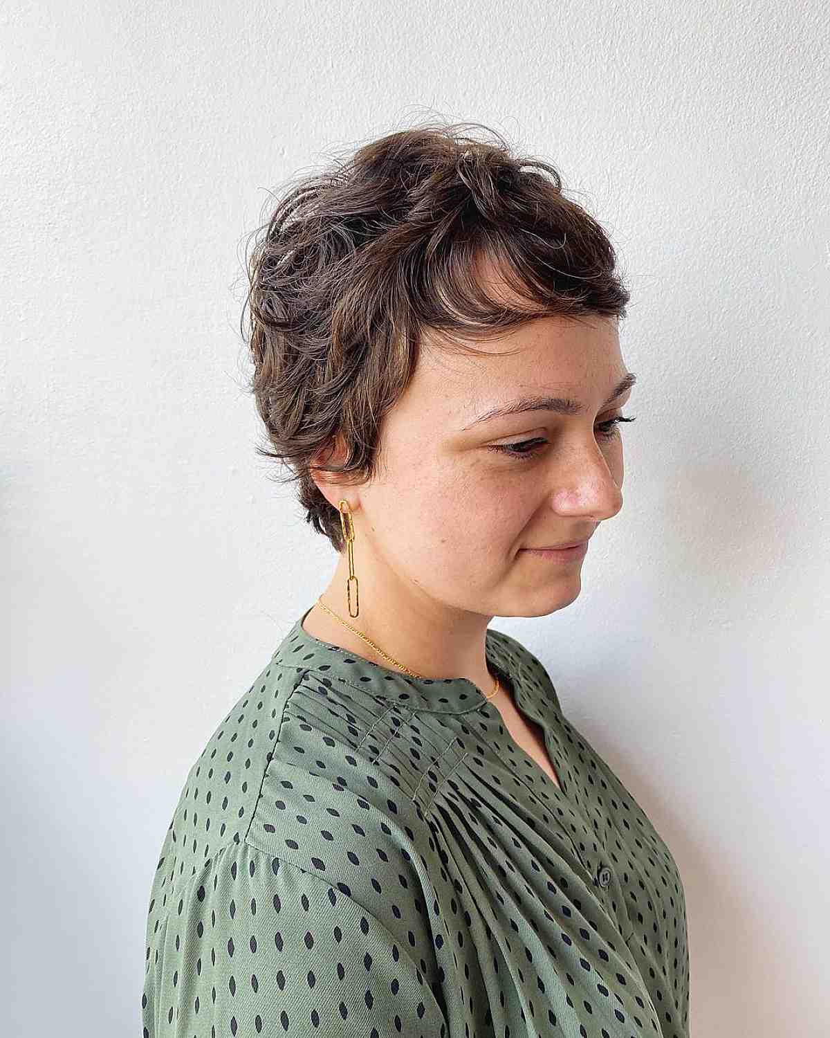 messy pixie cut with fringe
