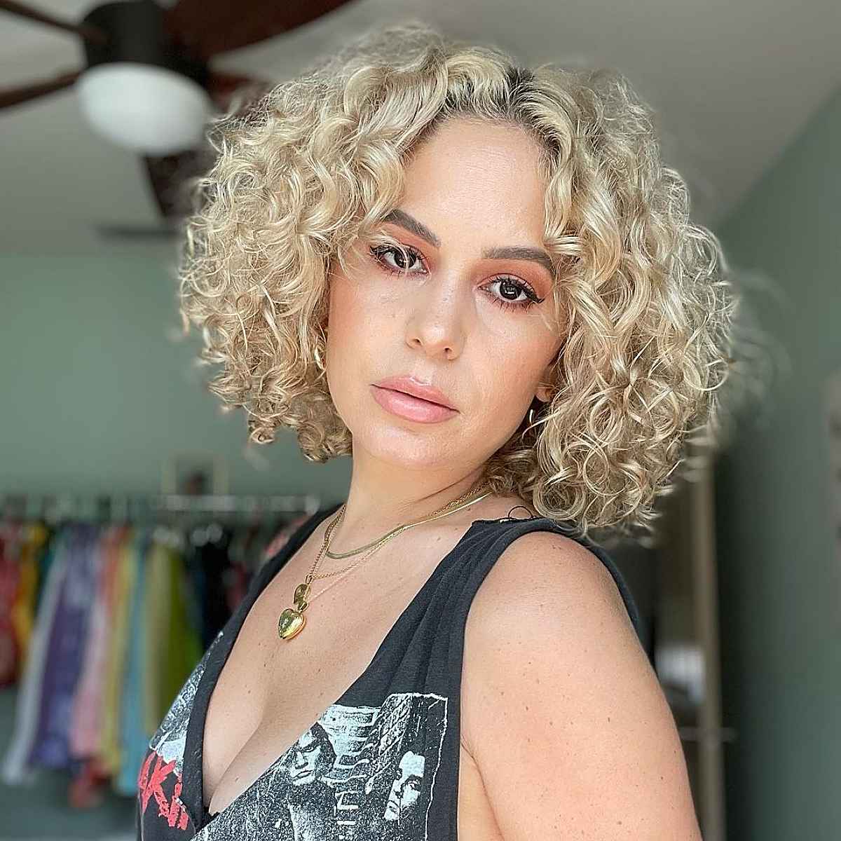 rounded bob for curly hair 30 year olds