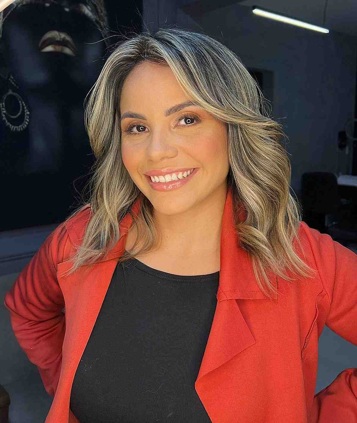 shoulder length blonde balayage with a middle part for 40 year olds