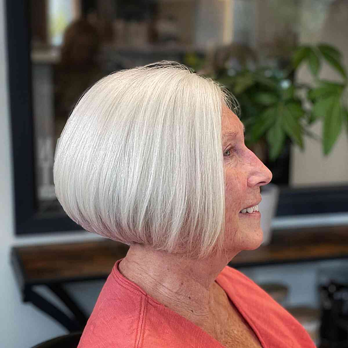 simple hairstyle that is sleek and chic and silver