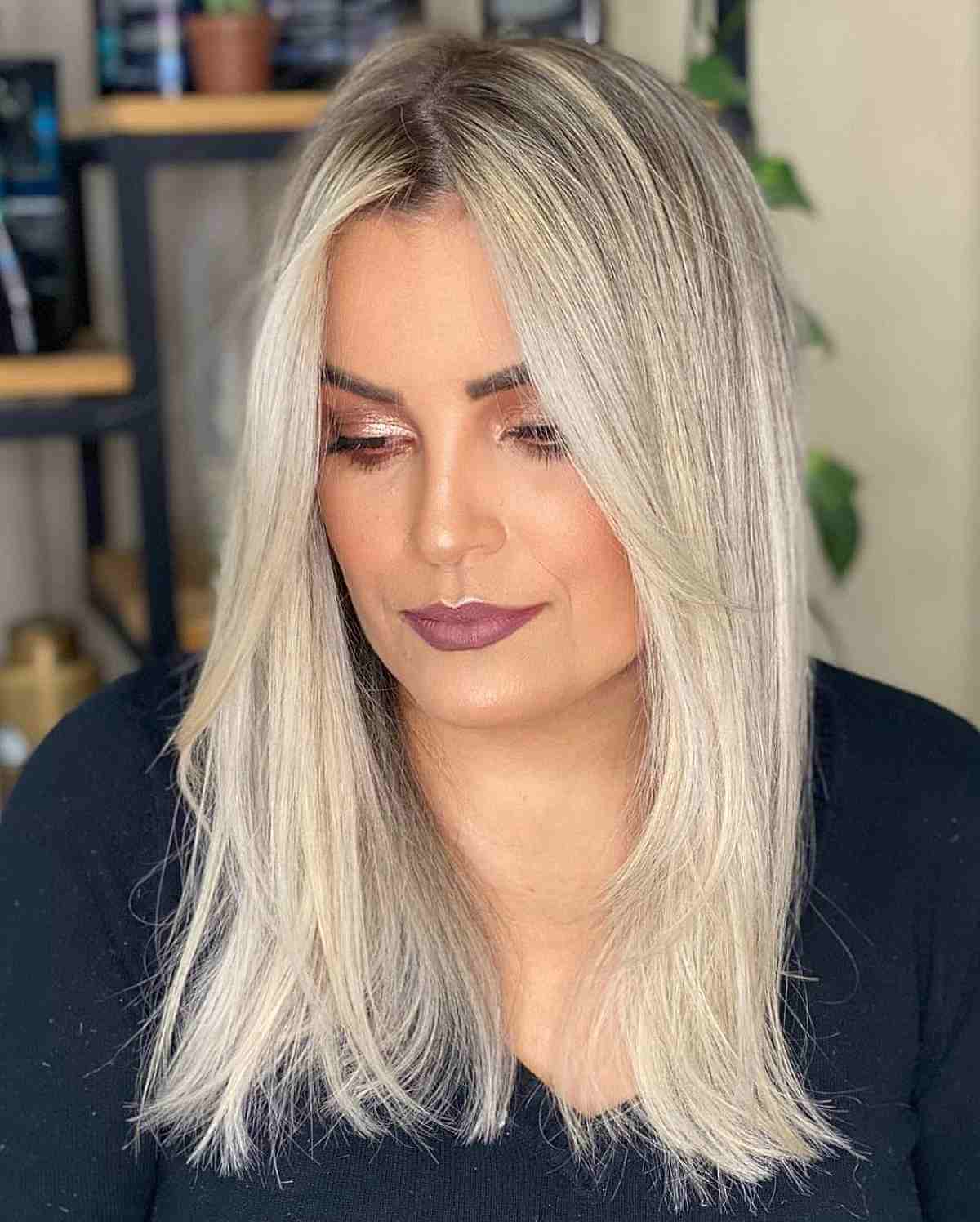 straight blonde hairstyle for 40 year olds