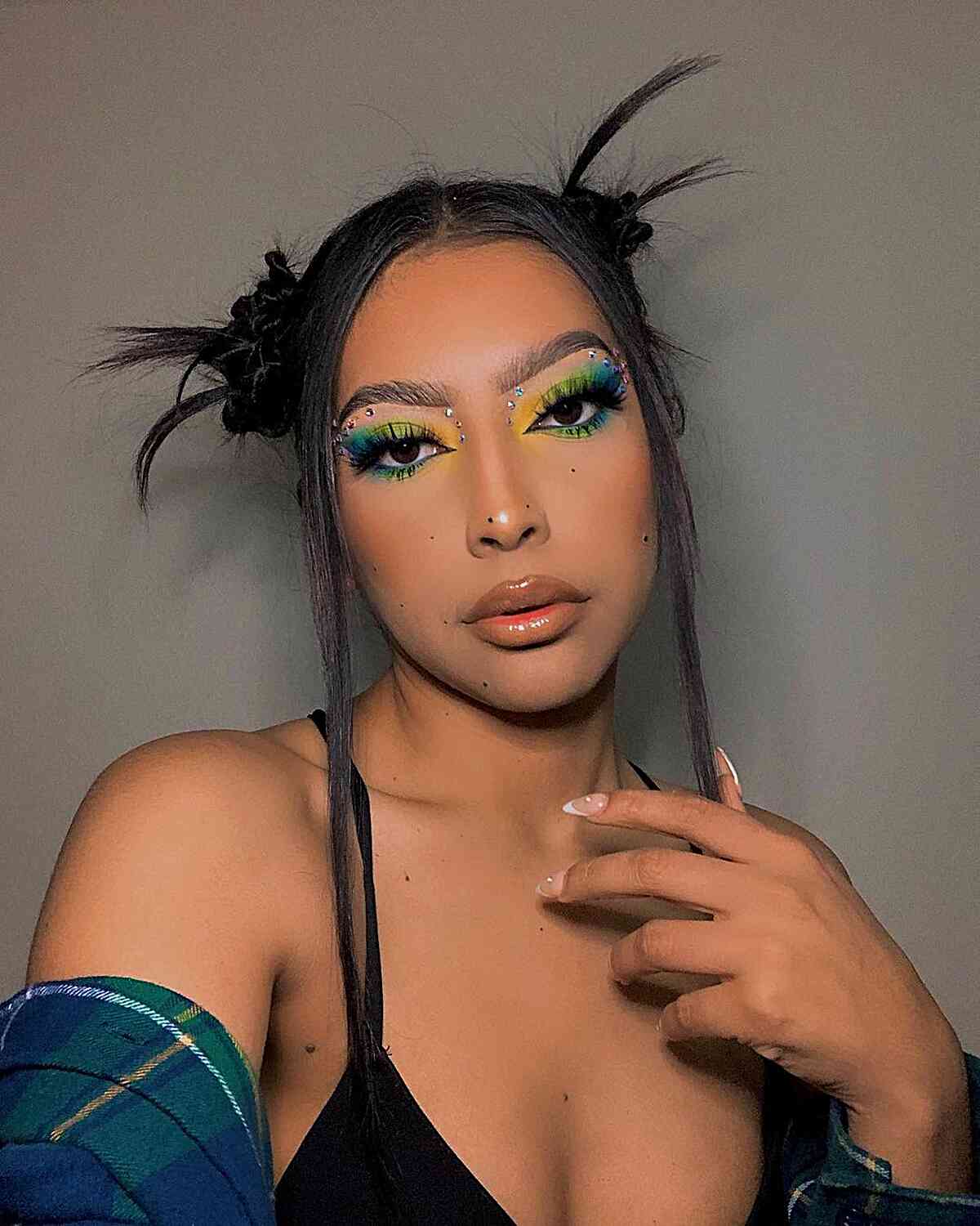 2000s double spiky buns with long face frame