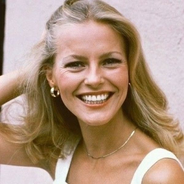 Bouncy Blonde Old Hollywood Hair
