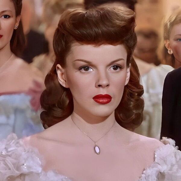 Gorgeous Old time Hollywood Hairstyle