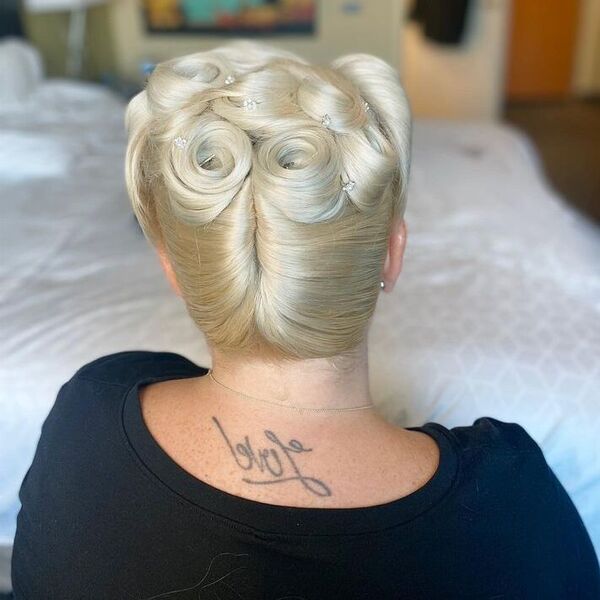 Rolled Ducktail Vintage Updo
