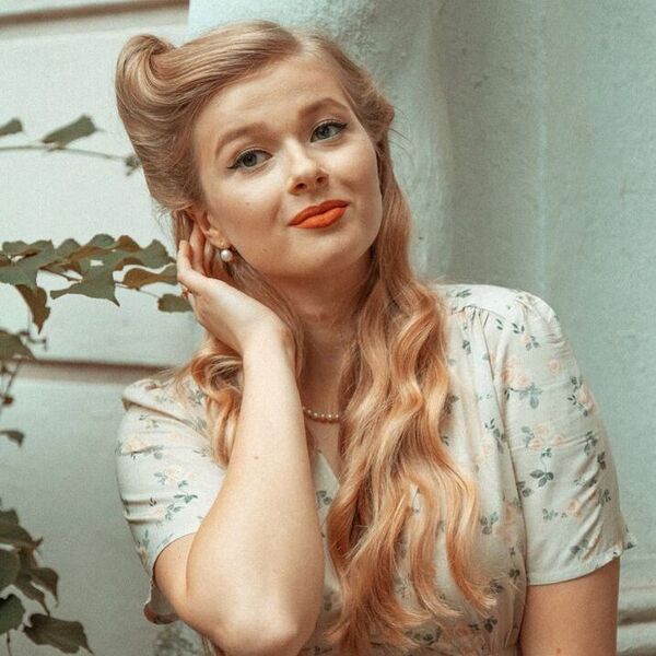 Side Pomp Old Hollywood Long Hair