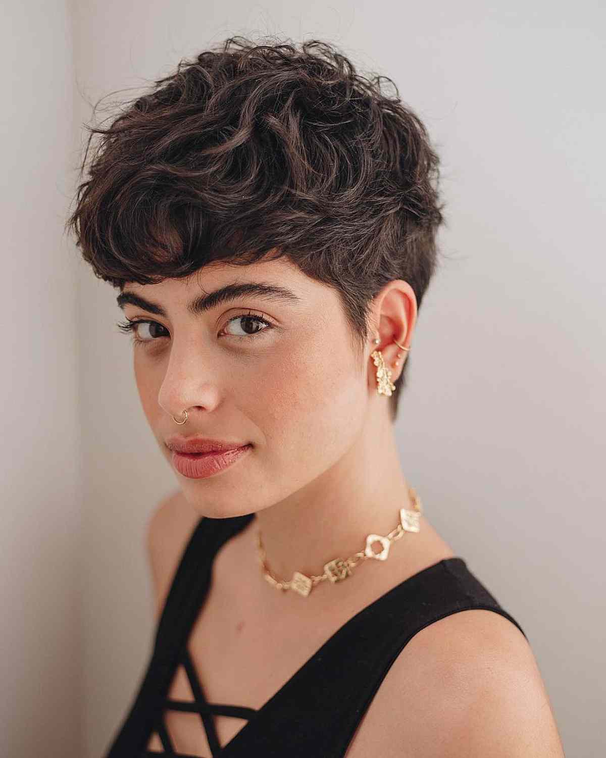 androgynous chic dark brown wavy hair