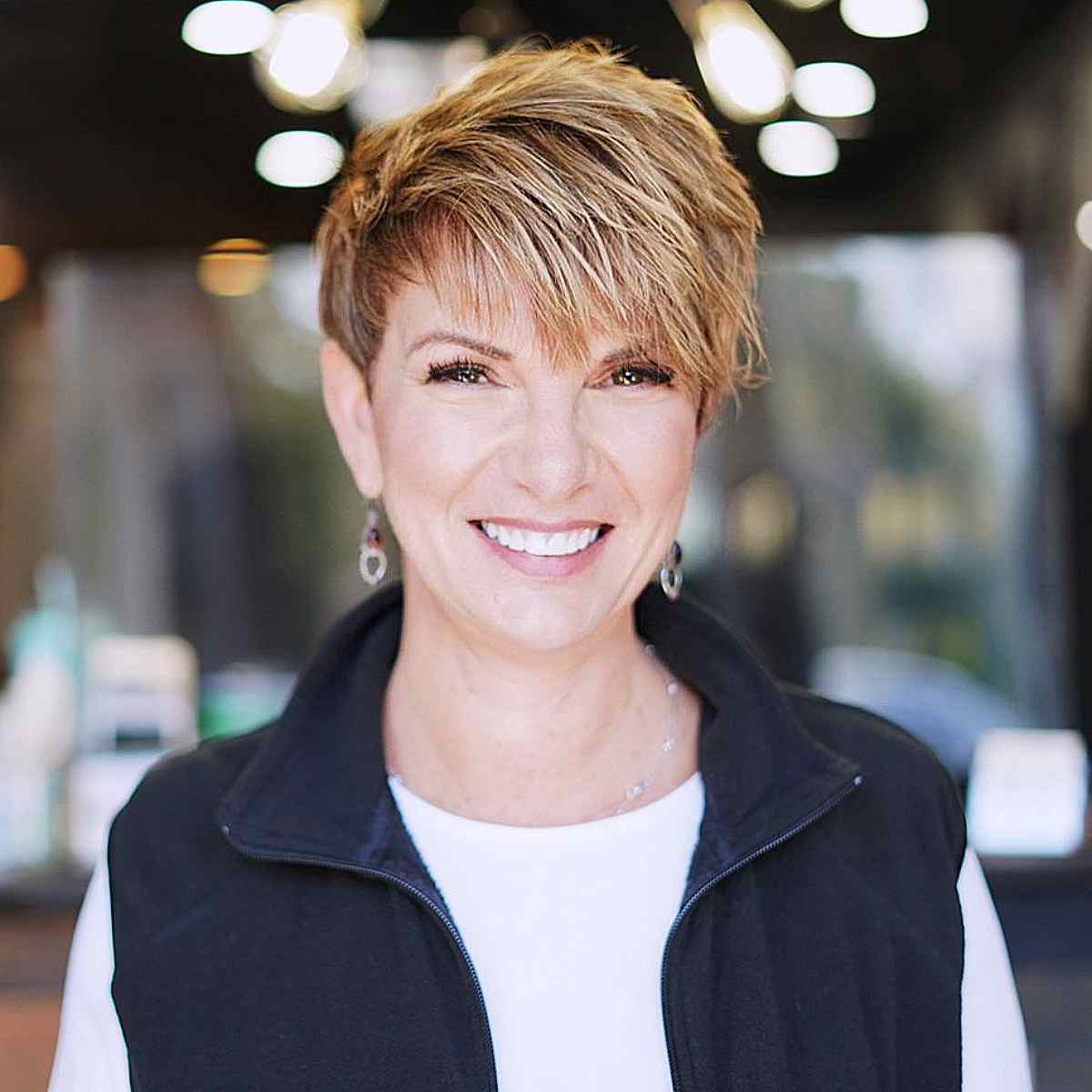 androgynous haircut with bangs for oval faces