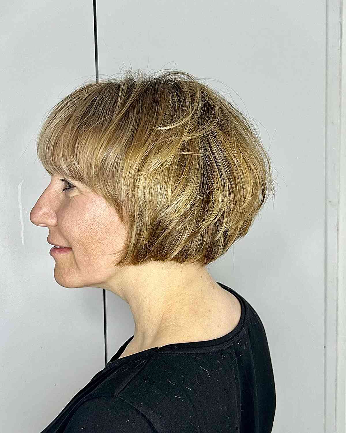 jaw grazing soft messy blonde french bob for 60 year old ladies