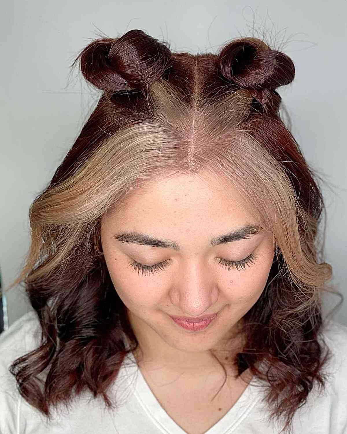 mid length wavy hair with y2k space buns and money pieces