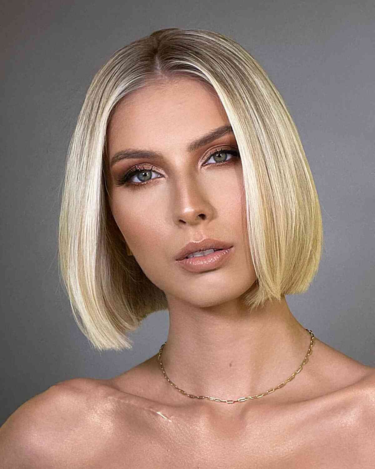 middle part slob hair with smooth ends