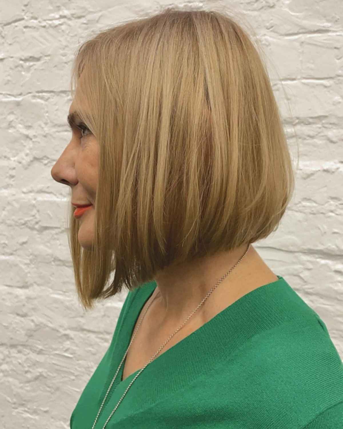 neck length bob haircut for women past their 40s with fine hair