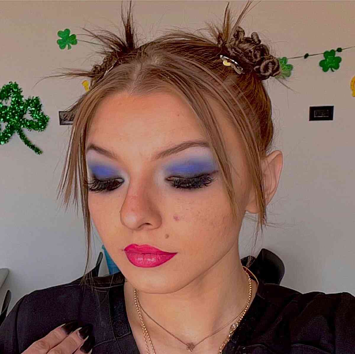 old school y2k mini swirled buns with middle part bangs