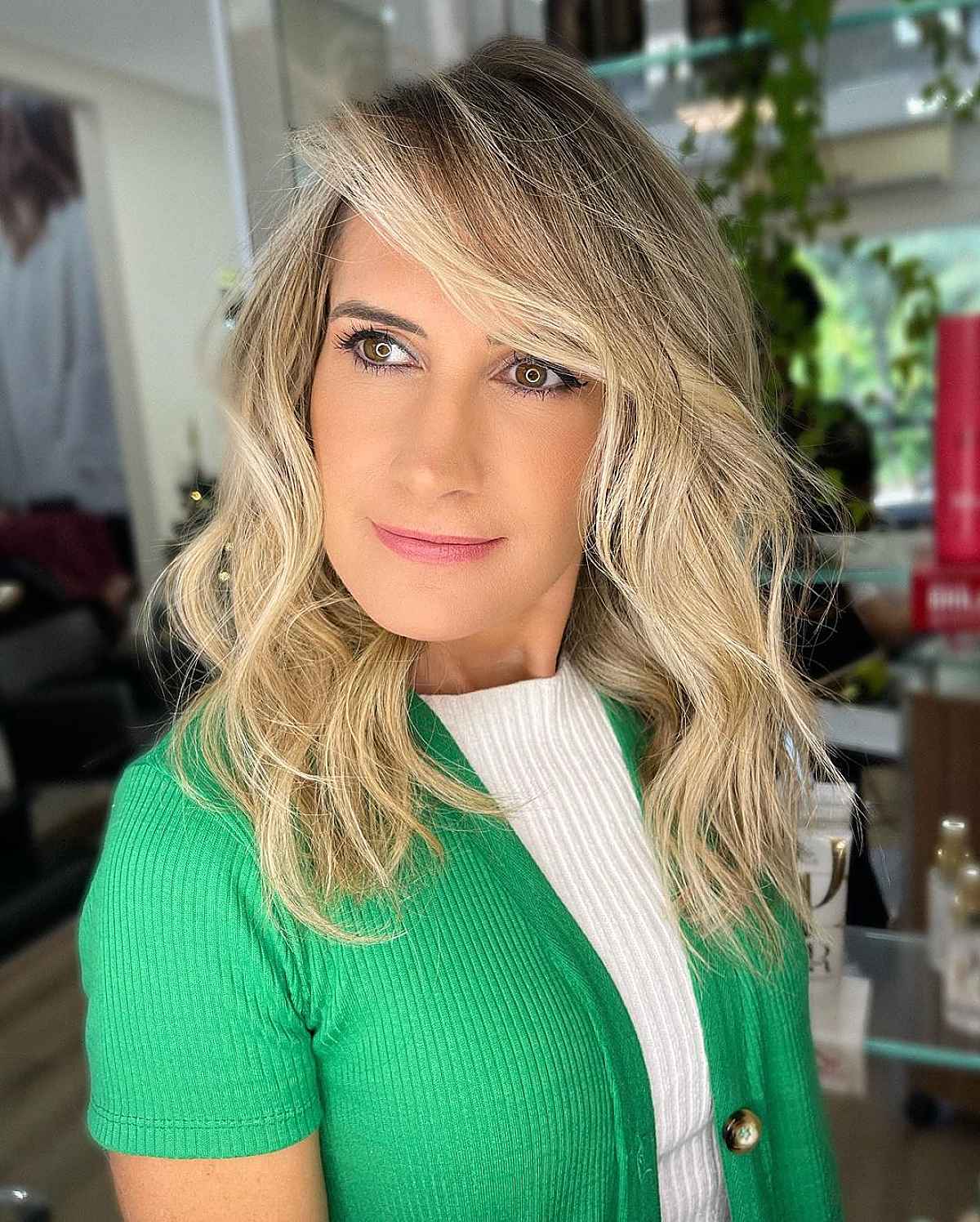 wavy hair with a deep side part for woman over 40 with thin hair