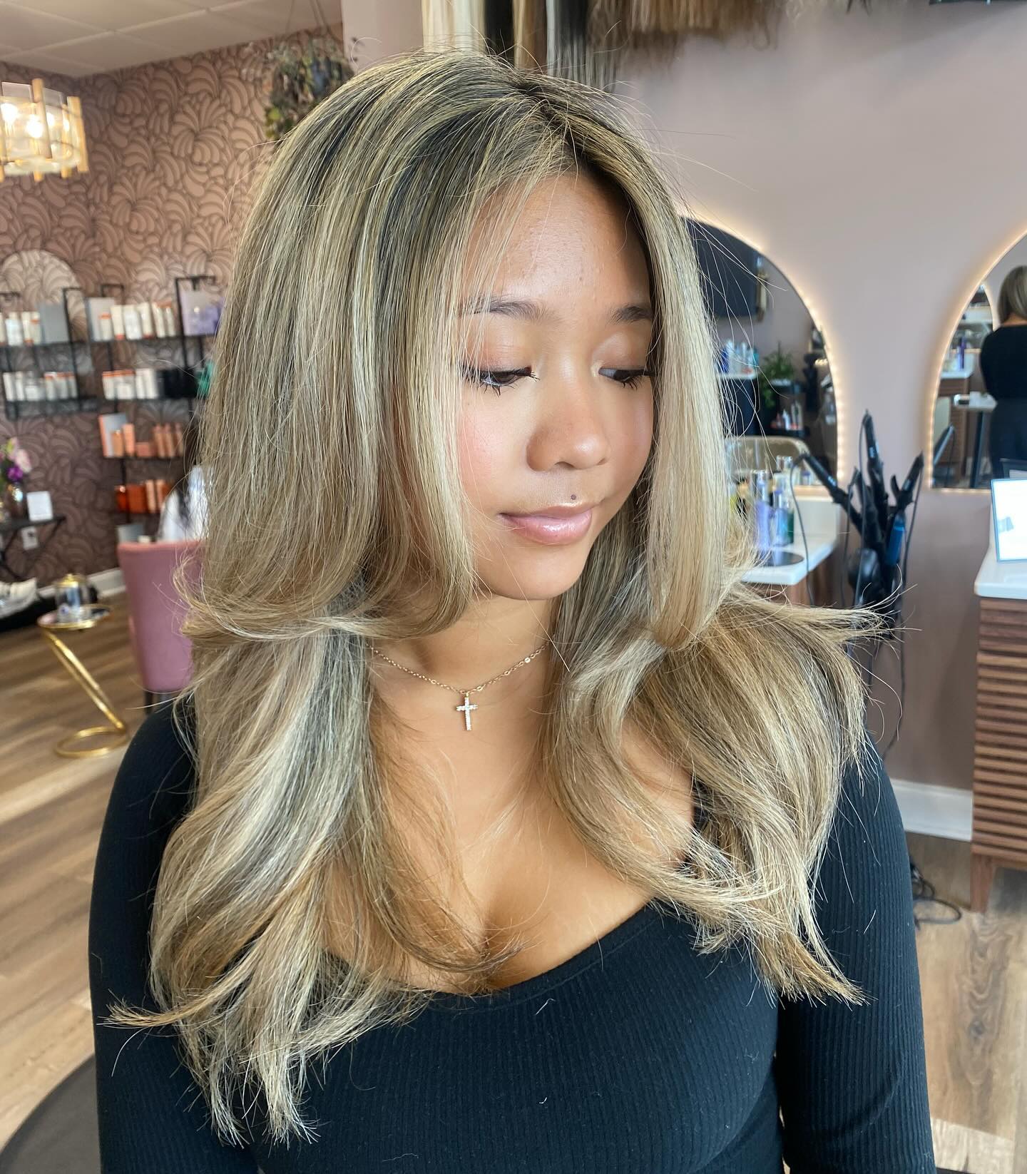 Layered Hair For Summer With Bright Highlights