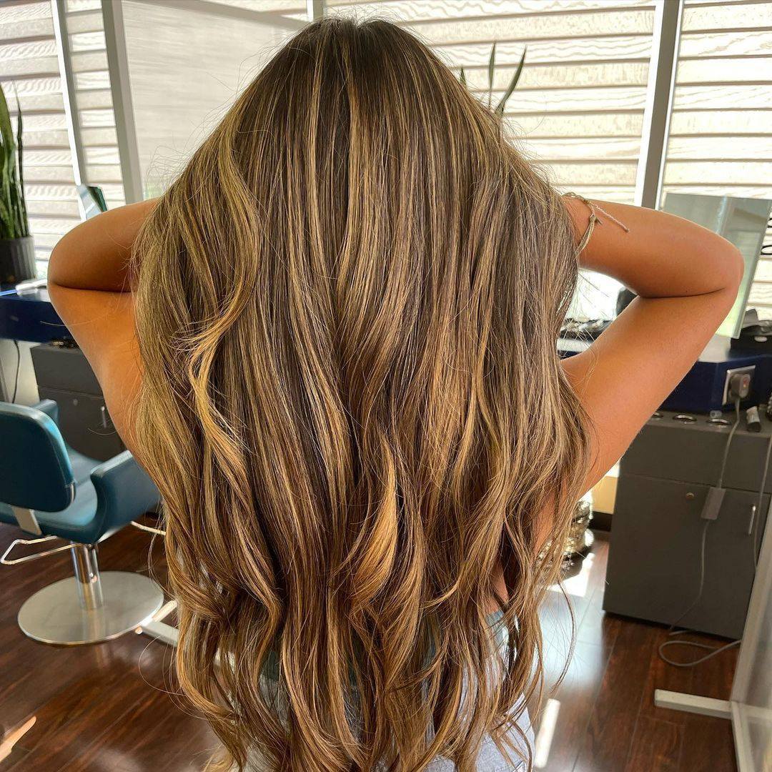 Layered Hairdo With Bright Summer Highlights