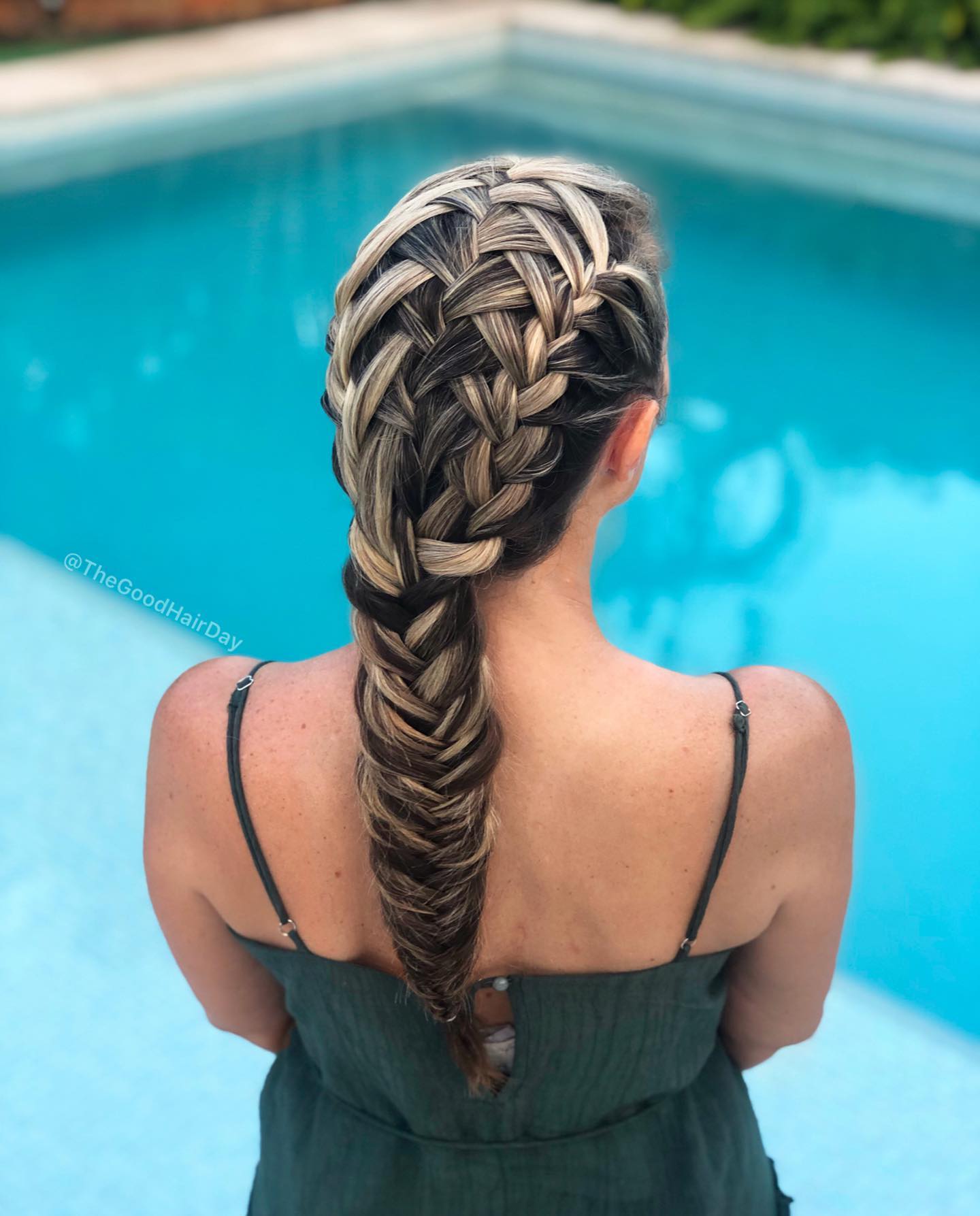 Sweat Friendly Summer Hairdo
