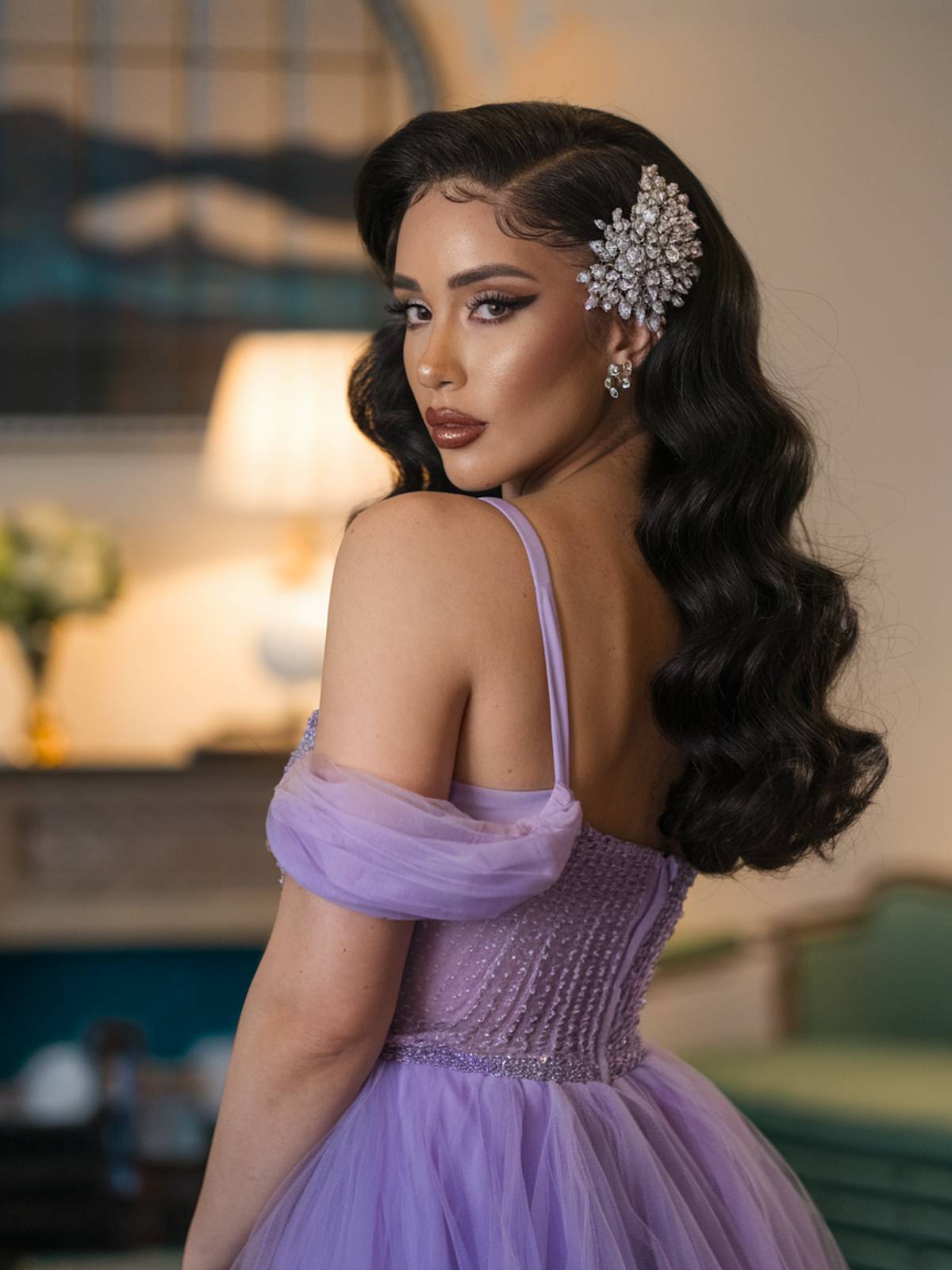 elegant prom latina hairstyle